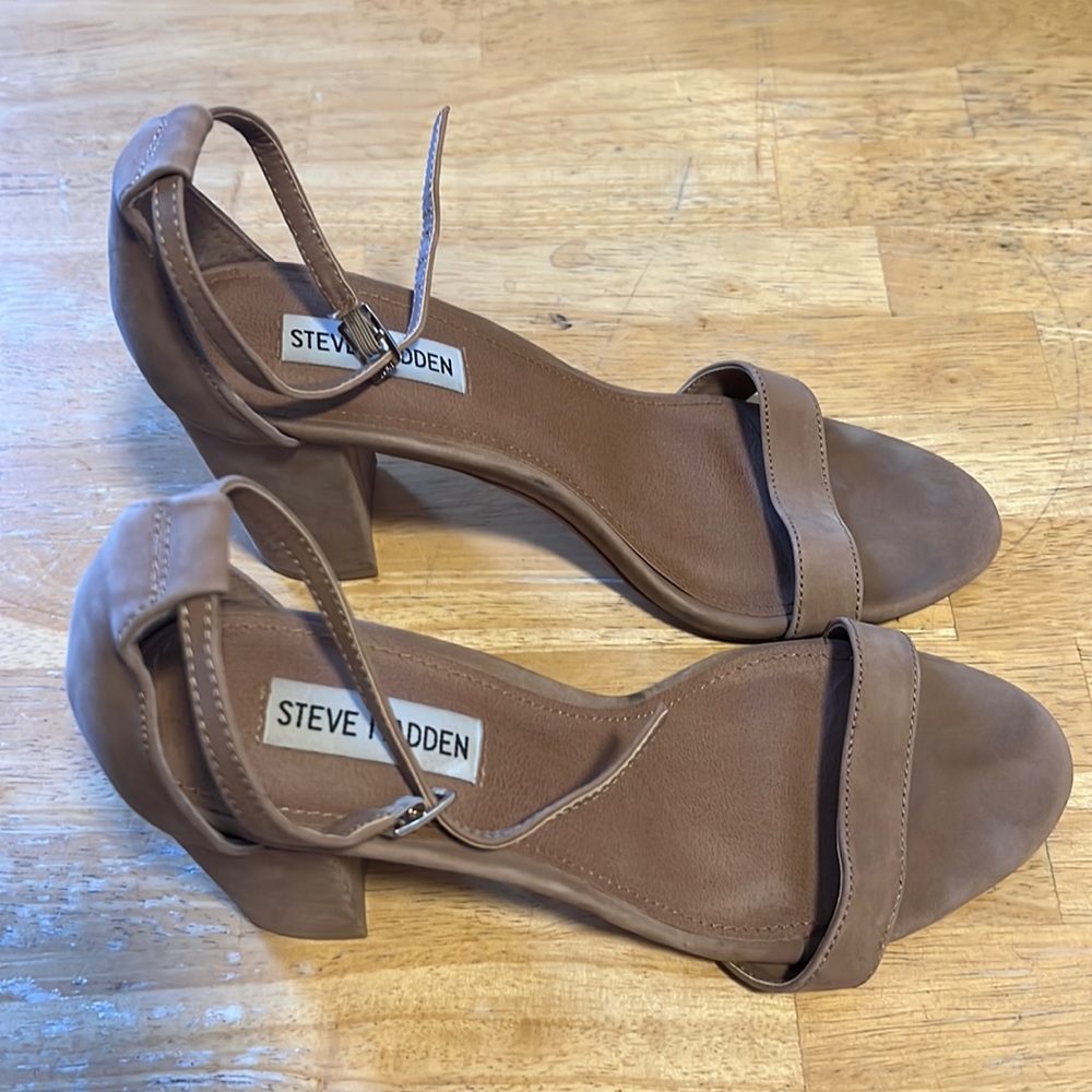 Steve Madden nude heel